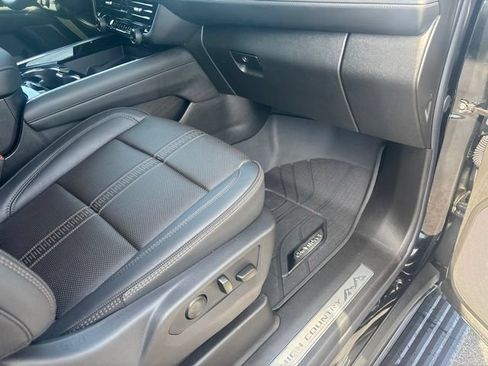 Used 2026 Chevrolet Suburban High Country AWD/4WD image 24