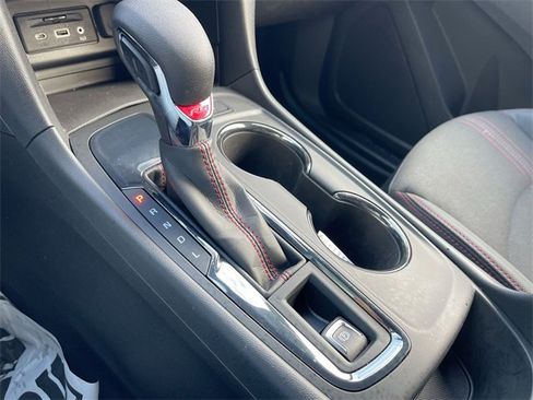 Certified 2022 Chevrolet Equinox RS w/ Infotainment Package image 15