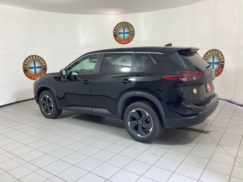 Used 2025 Nissan Rogue SV image 14