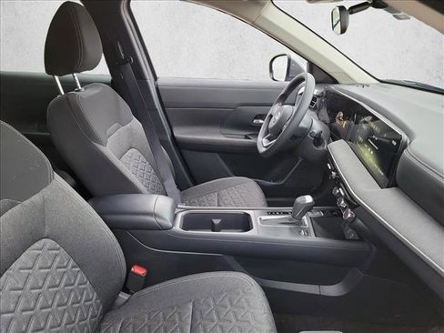 Used 2025 Nissan Kicks SV w/ Illumination Package FWD image 11