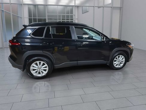 Used 2026 Toyota Corolla Cross LE AWD/4WD image 9