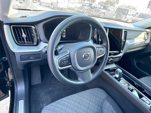 Used 2023 Volvo XC60 B5 Core image 12