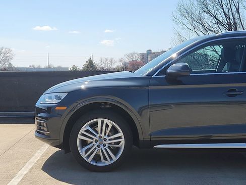 Used 2019 Audi Q5 2.0T Premium Plus w/ Premium Plus Package AWD/4WD image 6