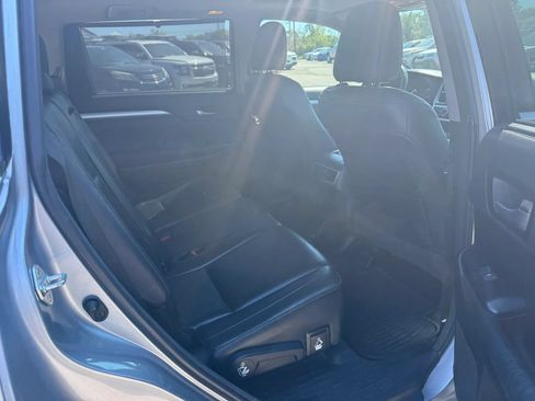 Used 2015 Toyota Highlander XLE AWD/4WD image 6