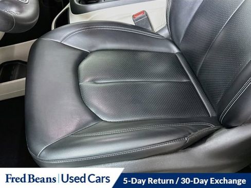 Used 2023 Chrysler Pacifica Touring-L FWD image 25