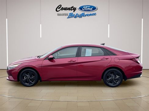 Used 2023 Hyundai Elantra SEL image 3