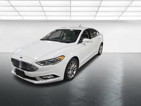 Used 2017 Ford Fusion SE FWD image 9