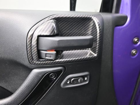 Used 2017 Jeep Wrangler Sahara image 13