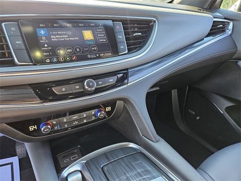 Used 2024 Buick Enclave Premium image 20