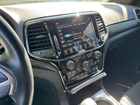 Used 2022 Jeep Grand Cherokee Laredo X image 26