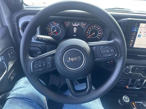 New 2025 Jeep Gladiator Sport AWD/4WD image 17