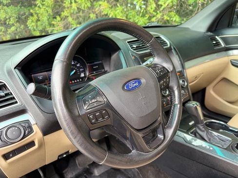 Used 2016 Ford Explorer XLT w/ Equipment Group 202A FWD image 31