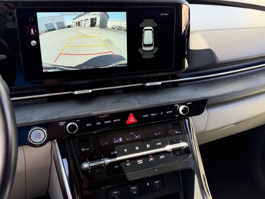 Used 2024 Kia Carnival EX FWD image 17