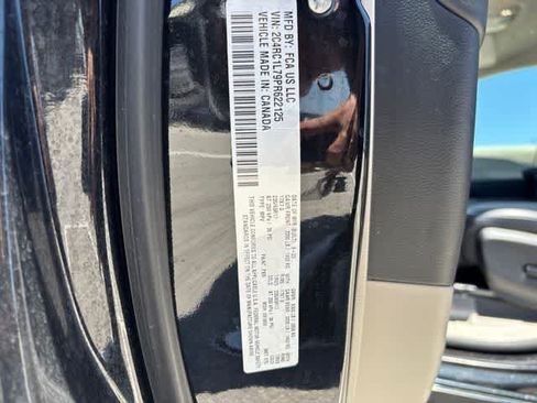 Used 2023 Chrysler Pacifica Touring-L FWD image 23