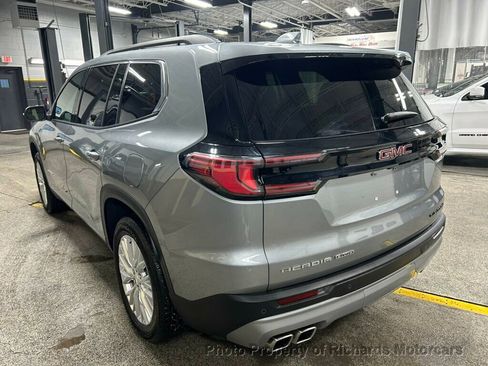 Used 2025 GMC Acadia Elevation w/ Elevation Premium Package image 5