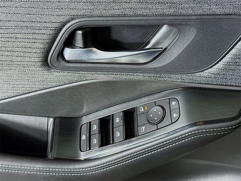 Used 2023 Nissan Rogue SV image 22