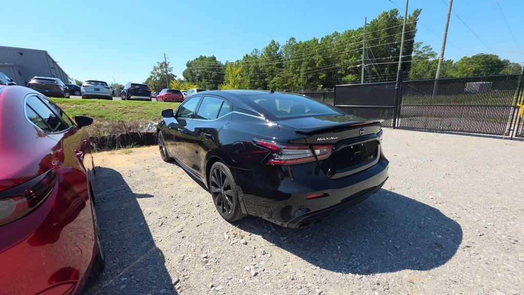 Used 2023 Nissan Maxima SR w/ Sport Mat Group FWD image 4