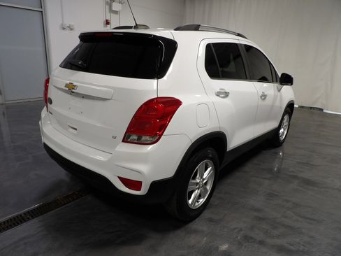 Used 2019 Chevrolet Trax LT w/ LT Convenience Package FWD image 4