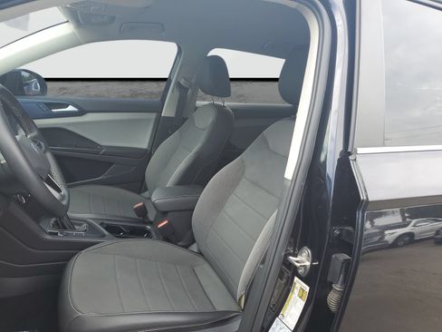 Used 2022 Volkswagen Taos SE FWD image 16