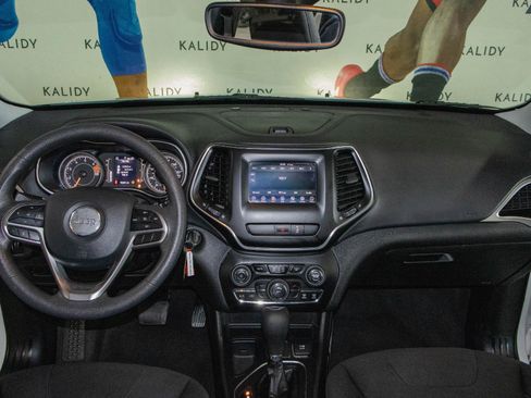 Used 2021 Jeep Cherokee Latitude image 3