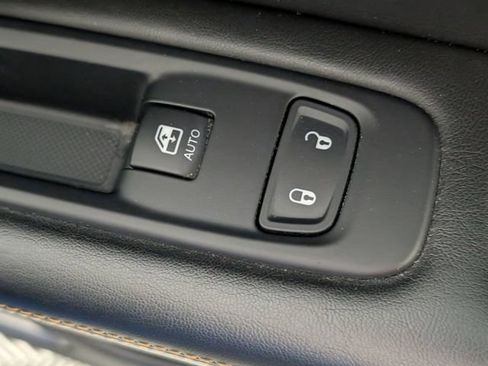 Used 2018 Jeep Compass Latitude w/ Popular Equipment Group AWD/4WD image 33