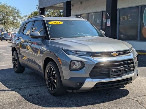 Used 2021 Chevrolet TrailBlazer LT w/ Convenience Package FWD image 3