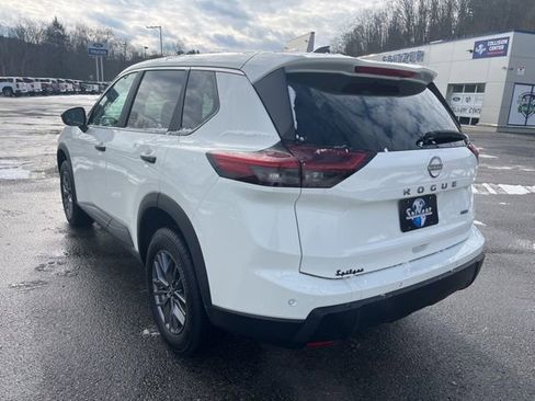 Used 2024 Nissan Rogue S image 8