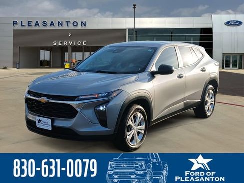 Used 2024 Chevrolet Trax LS image 1