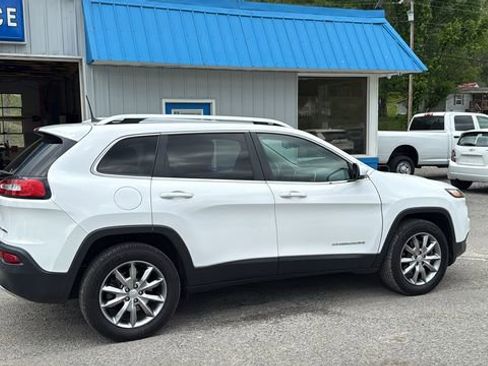 Used 2018 Jeep Cherokee Limited AWD/4WD image 5