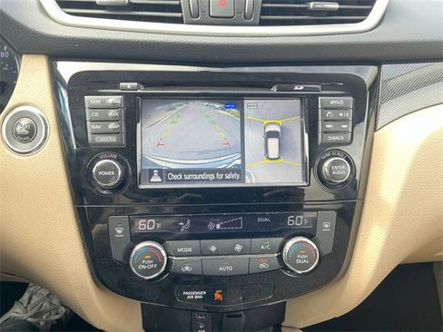 Used 2016 Nissan Rogue SL w/ SL Premium Package image 30