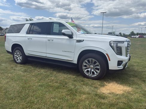Used 2025 GMC Yukon XL Denali AWD/4WD image 21