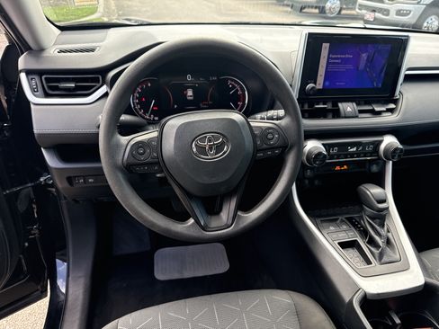 Used 2023 Toyota RAV4 XLE FWD image 22