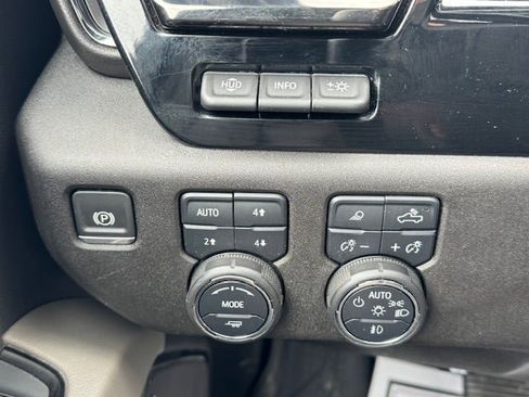 Used 2024 Chevrolet Silverado 2500 ZR2 w/ Technology Package image 39
