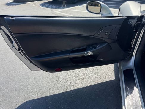 Used 2005 Chevrolet Corvette Convertible w/ Preferred Equipment Group RWD image 13