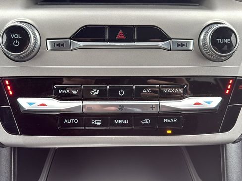 Used 2023 Ford Explorer XLT image 26