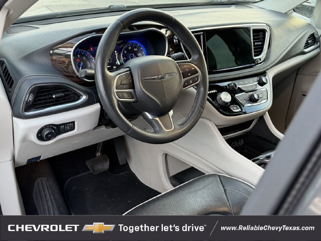 Used 2022 Chrysler Pacifica Limited FWD image 6