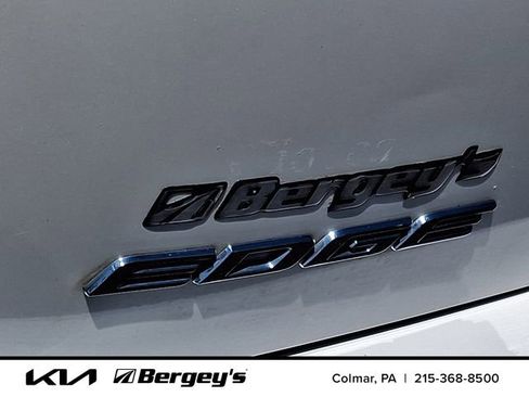 Used 2018 Ford Edge SEL w/ Equipment Group 201A AWD/4WD image 32