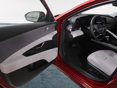 New 2025 Hyundai Elantra Limited FWD image 25