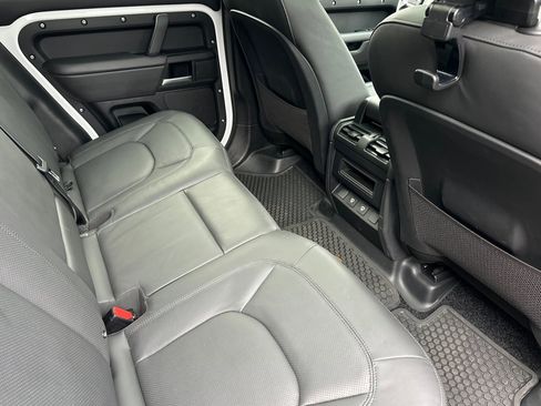 Used 2025 Land Rover Defender 110 S image 30