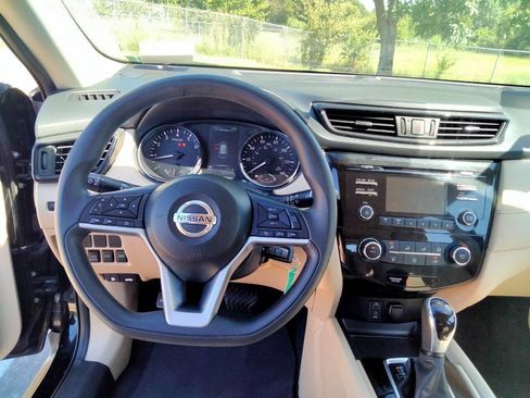 Used 2017 Nissan Rogue S image 15