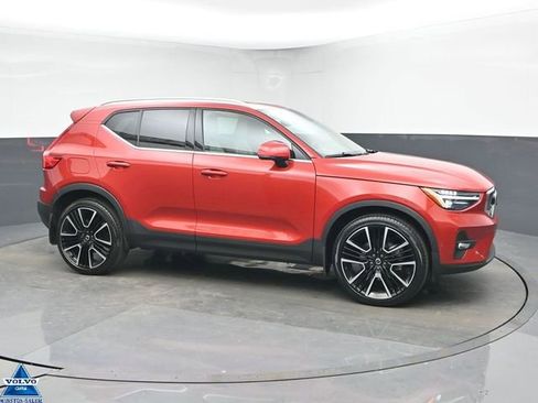 Used 2023 Volvo XC40 B5 Ultimate w/ Climate Package image 1