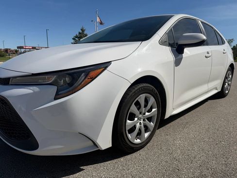 Used 2022 Toyota Corolla LE FWD image 4
