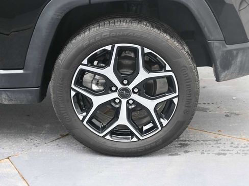 Used 2025 Jeep Compass Limited image 5