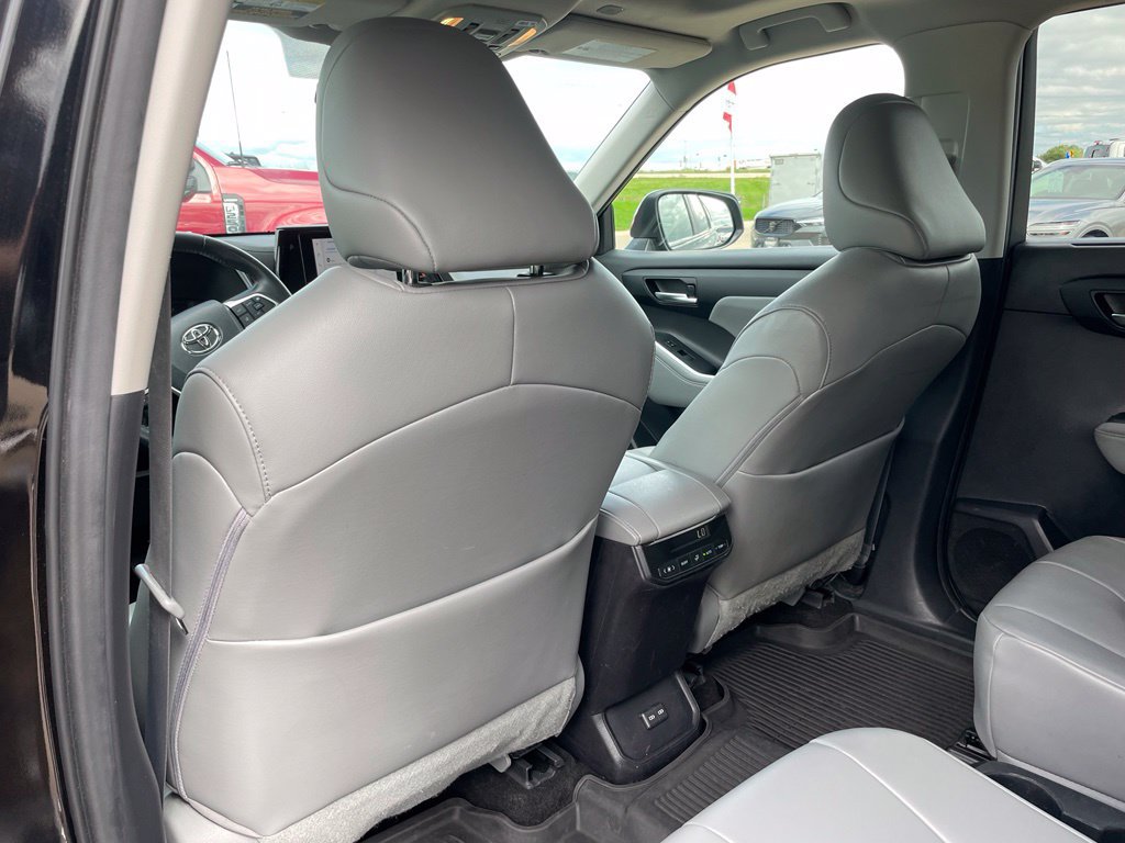 Used 2023 Toyota Highlander XLE AWD/4WD image 42