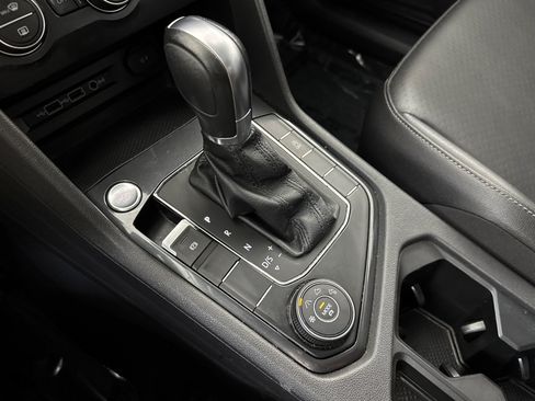 Used 2019 Volkswagen Tiguan SE AWD/4WD image 18