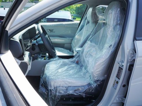 Used 2025 Hyundai Kona SEL image 8