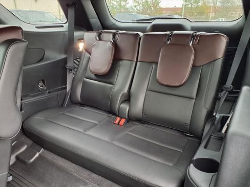 Used 2022 Ford Explorer Platinum w/ Technology Package image 15