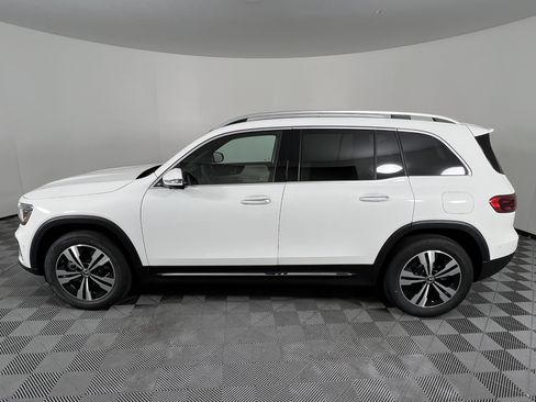 New 2026 Mercedes-Benz GLB 250 4MATIC image 9