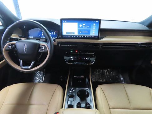 Used 2023 Lincoln Corsair Reserve FWD image 13