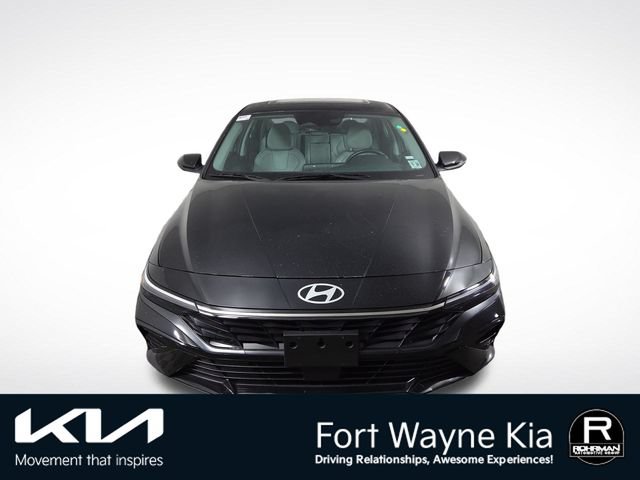Used 2025 Hyundai Elantra Limited FWD image 3